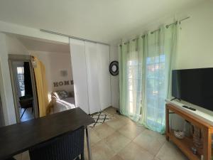 Μια τηλεόραση ή/και κέντρο ψυχαγωγίας στο Location Studio de charme