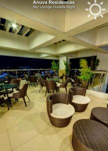 Khu vực lounge/bar tại Condotel in Muntinlupa