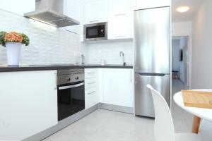 Kuchyň nebo kuchyňský kout v ubytování The Ocean View Senator modern apartment
