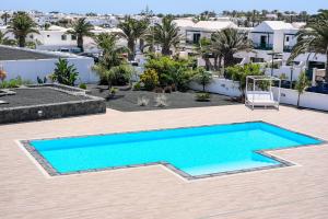 Bazén v ubytování The Ocean View Senator modern apartment nebo v jeho okolí