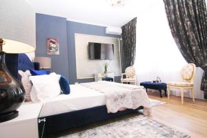 Ένα ή περισσότερα κρεβάτια σε δωμάτιο στο KAS 1Bd apartment unique central Unirii Bucharest