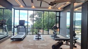Fitness centrum a/nebo fitness zařízení v ubytování B207-Hi-Ended Pool Access 1br 300m 2 Ao Nang Beach