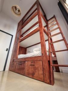 Postel nebo postele na pokoji v ubytování Compass House
