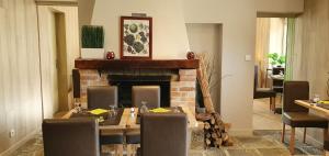 Camping Domaine de la Ville Huchet的休息区