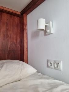 Postel nebo postele na pokoji v ubytování Compass House