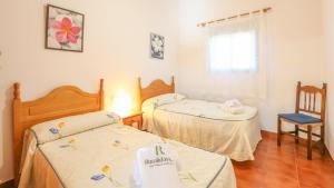 A bed or beds in a room at Casa rural el Tejar Higuera de la Sierra by Ruralidays