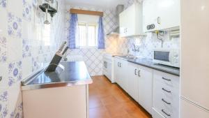 A kitchen or kitchenette at Casa rural el Tejar Higuera de la Sierra by Ruralidays