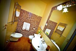 A bathroom at Relais Cavour Még 11 kép