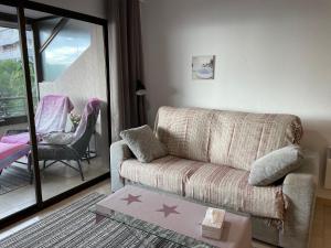 a living room with a couch and a chair at Calpe Paraiso Playa primera linea in Calpe +38 photos