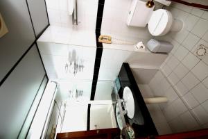 an overhead view of a bathroom with two toilets at Hotel Diplomat in Cochabamba