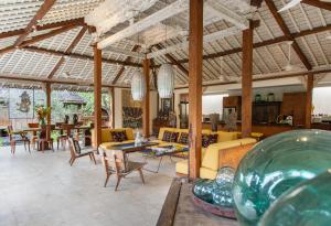 a living room with a large glass bowl in the middle at Wayang Retreat in Canggu