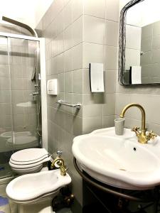 A bathroom at La Sosta in Toscana