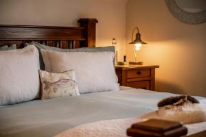 Rúm í herbergi á Carters Rest Guesthouse