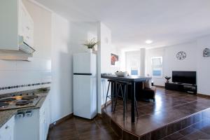 Kuchyň nebo kuchyňský kout v ubytování 404 Colina Blanca Vista al Mar y WIFI