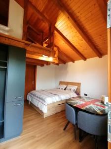a bedroom with a bed and a table in it at Les Comblés des Combes in Ollon