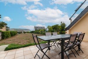 Balkón alebo terasa v ubytovaní Magnifique maison colorée avec jacuzzi - La Rose des Vents