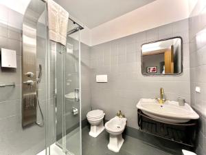 A bathroom at La Sosta in Toscana