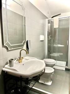 A bathroom at La Sosta in Toscana