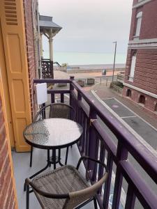 Een balkon of terras bij Villa Antonio - Bow-window balcon vue mer Appartement 1 chambre