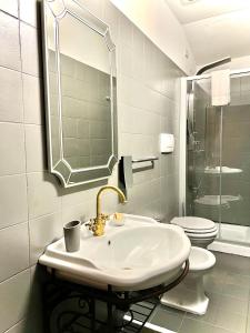 A bathroom at La Sosta in Toscana