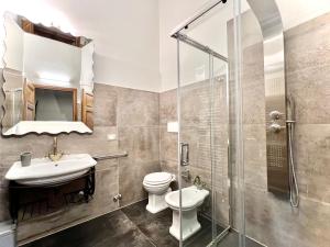 A bathroom at La Sosta in Toscana