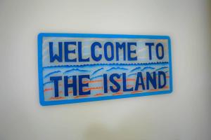 a welcome to the island sign on a wall at Seaside Therapy~ in Seabrook Island