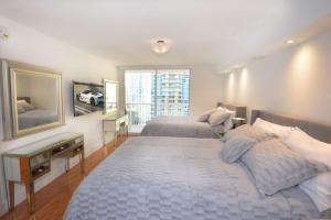 Postel nebo postele na pokoji v ubytování LUXURY CONDO LOCATED iN THE HEART OF MIAMI