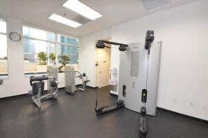 Fitness centrum a/nebo fitness zařízení v ubytování LUXURY CONDO LOCATED iN THE HEART OF MIAMI