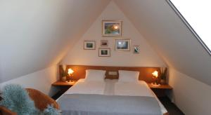 A bed or beds in a room at Appartements Panorama Schlössl