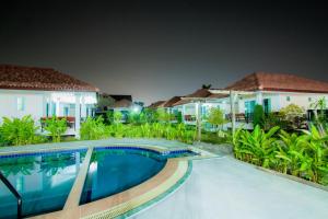 Bazén v ubytování Baan Opun Garden Resort nebo v jeho okolí