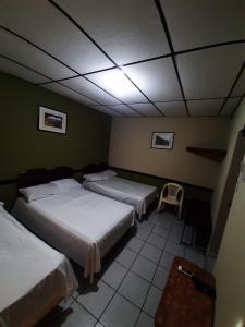 Tempat tidur dalam kamar di Hotel Latino