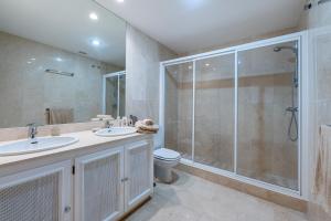 Fotografia z galérie ubytovania Townhouse in Aloha Pueblo with views v Marbelli