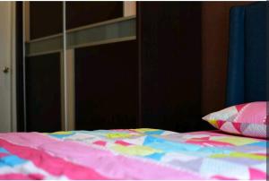 Säng eller sängar i ett rum på URBAN PLACE 3, Southville City, Bangi