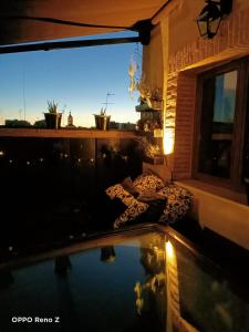 Výhled na bazén z ubytování Apartamento un Dormitorio nebo okolí