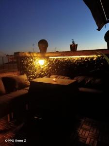 a dark room with a couch and a table with a light at Apartamento un Dormitorio in Valdepeñas