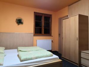 Posteľ alebo postele v izbe v ubytovaní Penzion U Horejšů, Zadov - Churáňov