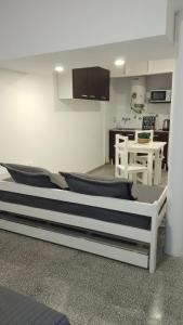a large bed in a room with a kitchen at Monoambiente con Patio Exelente ubicación en el Centro in Rosario