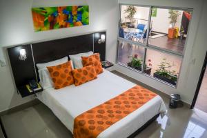 Postel nebo postele na pokoji v ubytování Hotel Montes De La Castellana