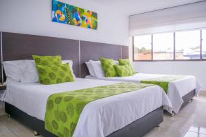 Postel nebo postele na pokoji v ubytování Hotel Montes De La Castellana