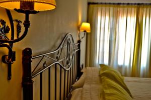 Cama ou camas em um quarto em Hotel Asturias