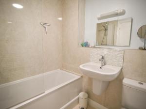 Et badeværelse på Mead Cottage + 14 billeder