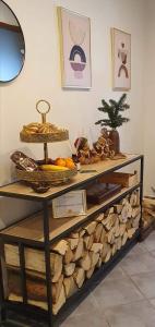 a shelf filled with logs and a basket of fruit at Apartmán Lukas s KRBEM v centru in Karviná