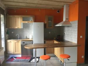 Kuchyňa alebo kuchynka v ubytovaní Petite maison sur jardin secret