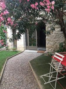 Vonkajšia záhrada v ubytovaní Petite maison sur jardin secret