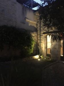 Vonkajšia záhrada v ubytovaní Petite maison sur jardin secret