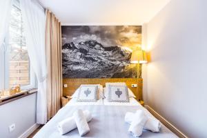 Posteľ alebo postele v izbe v ubytovaní Pałac Tatrzański Apartamenty