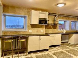 Kuchyň nebo kuchyňský kout v ubytování Riverside Motel Jelgava