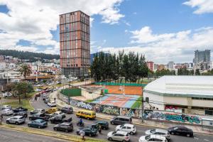 a city with a lot of cars parked in a parking lot at MINI APARTAMENTO, Netflix, Disney Plus, sector privilegiado, cerca de todo in Quito