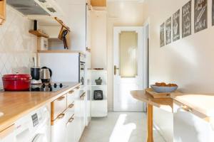Kuchyňa alebo kuchynka v ubytovaní Eat - Sleep - Wander Chic and Cosy Flat