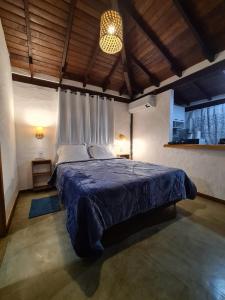 Tempat tidur dalam kamar di Pouso Araris - Araras, Vale das Videiras
